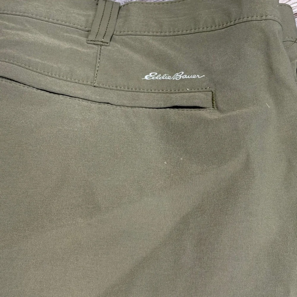 Eddie Bauer Shorts Mens 40 Green Flat Front Outdoor‎ Trail Activewear